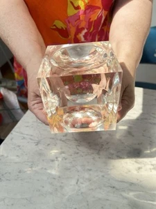 GRANDE CUBO OTTICO FERMACARTE PERSPEX CON PIANI CONVESSI 70s ITALIAN DESIGN - Imagen 1 de 11