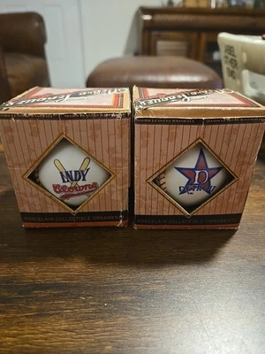 2 Adornos de porcelana de béisbol profesional de payasos INDY de ligas negras y Detroit  Foto 1 de 4