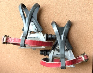 Shimano 105 Road Bike Pedals with Toe Clips and Leather Straps PD-1055 vintage - Picture 1 of 4
