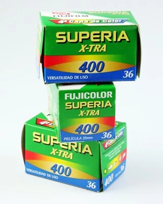 Três rolos Fujicolor Superia X-TRA 400 *EXPIRADO* 35mm rolo filme selado  - Imagem 1 de 2