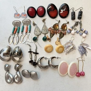 17 Pairs Vintage Silver Tone Pierced Earrings Lot Boho Ethnic Ceramic Shell 80s - Picture 1 of 6