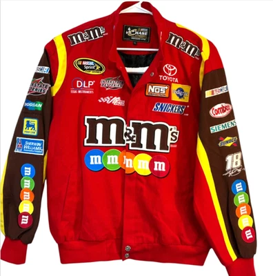 NUEVA XL Chaqueta Autografiada Nascar JH Kyle Busch M&M Roja A Presión Con Botones Talla Para Hombres Foto 1 de 4