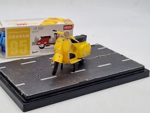 PIAGGIO Vespa 200 Rally colore Giallo - Scala 1/18 - Foto 1 di 5