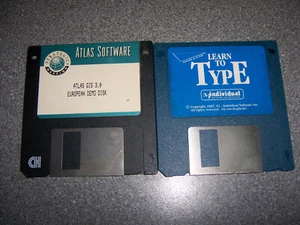 Vintage 2 Floppy Discs Atlas Software & Learn To Type - Zdjęcie 1 z 1