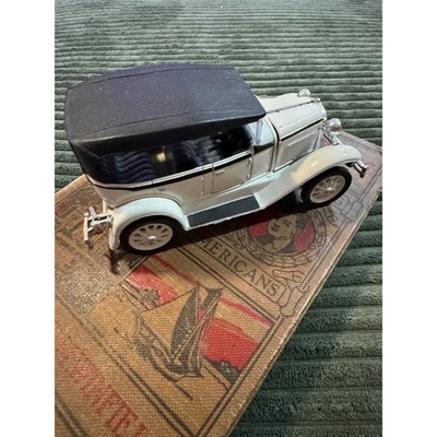 1930 Ford Model A Phaeton Diecast Toy Car White Black Top - Image 1 of 4