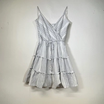 Vestido a Rayas Blanco Azul Sin Mangas Volantes en Niveles Cordón Cintura Informal Foto 1 de 4