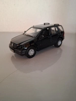 Maisto Mercedes-Benz ML 320 1:41 Black Car ( without left front light ) - Immagine 1 di 4