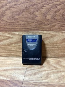 Walkman estéreo Sony SRF-46 AM FM de colección + clip para cinturón + auriculares - Imagen 1 de 5