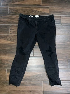 Universal Thread Mid Rise Curvy Skinny Women's Size 18/34S BLACK Ripped Jeans - Picture 1 of 6