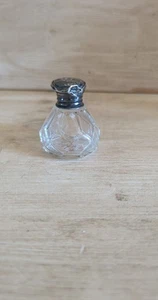 Edwardian/Victorian Silver Top Cut Glass Perfume Small Scent Bottle Prop - Picture 1 of 20