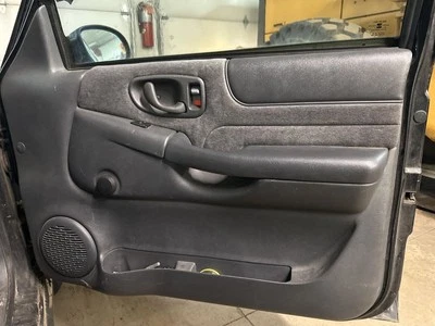 SONOMA    2001 Front Door Trim Panel 233374 - Image 1 of 4