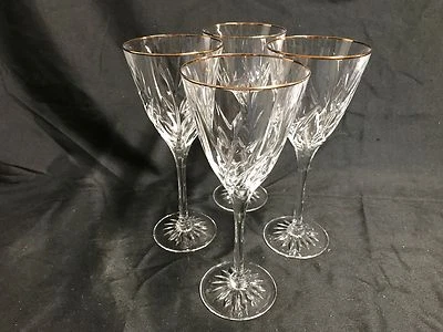 Juego de 4 ~ Copas de Vino Borde Dorado ~ Hoja / Vid ~ 8 5/8" Alto x 3" Ala Foto 1 de 4