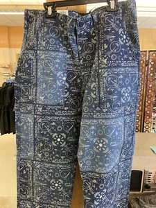 Levi's Bandana bedruckte Chore/Utilty Hose Urban Outfitters Gr. 33x32 neu mit Etikett - Bild 1 von 6
