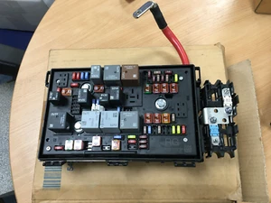 Brand New UEC Front Fusebox Vauxhall Astra J 13318781 - Picture 1 of 4