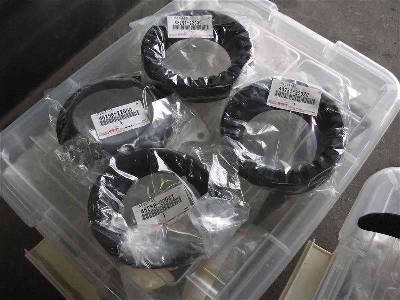 Juego de aislador de resorte helicoidal trasero superior e inferior TOYOTA genuino OEM Corolla AE86 Foto 1 de 1