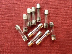 63mA F63 mA Amp F63AL 250v Glassicherung Schnellschlag 20 mm x 5 mm 10er-Pack UK Lager - Bild 1 von 1