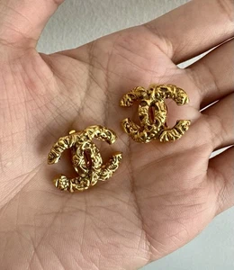 CHANEL 93A Lava Clips On Ohrringe mit 24k vergoldeten Beschlägen - Bild 1 von 7