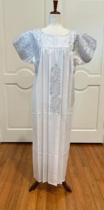Maxi Vestido XL San Antonino, Vestido Mexicano Oaxaca. bordado a mano. Hilos de seda - Imagen 1 de 7