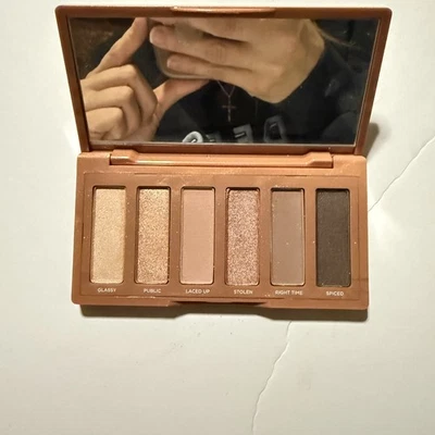 Mini paleta de sombras de ojos Urban Decay Naked 3 rosa y neutro Foto 1 de 2