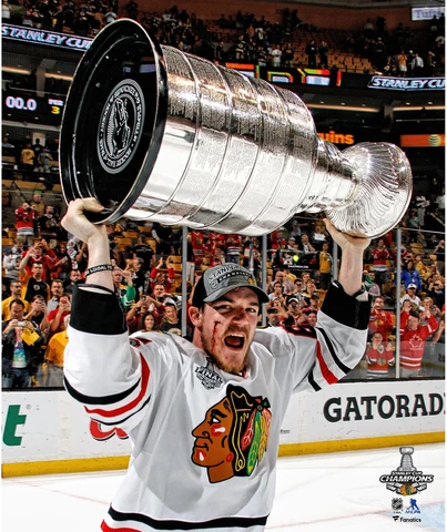 Andrew Shaw Blackhawks Unsigned 2013 Stanley Cup Champs Raising Cup Photo Cover