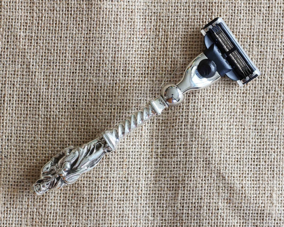 Beautiful Apostle Figured Continental Silver Handled Razor Gillette Mach III - Image 1 of 4
