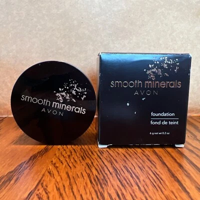 NEW Avon SMOOTH MINERALS Foundation M01 Transparent Glow Loose Powder 6g - Image 1 of 4