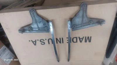 1970-74 1972 1973 ORIGINAL PLYMOUTH CUDA CUARTO TRASERO VENTANILLA SOPORTES Y PISTAS Foto 1 de 4