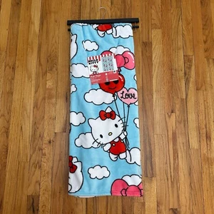 Hello Kitty San Valentín Corazón Globos Amor 50x70" Manta Azul Nuevo con Etiquetas Arco Rosa - Imagen 1 de 2