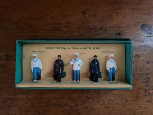 DINKY TOYS n. 5 STAFF TRENO E HOTEL - con scatola - 5 miniature - Foto 1 di 6