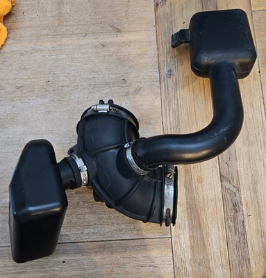 08-12 Ford Escape Mariner 3.0 Air Cleaner Intake Pipe Hose Tube resonator box - Image 1 of 4