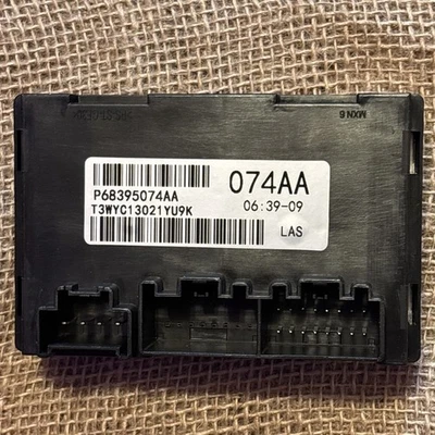 Módulo de control de caja de transferencia programada para Jeep Grand Cherokee Dodge 2014 2015 Foto 1 de 4