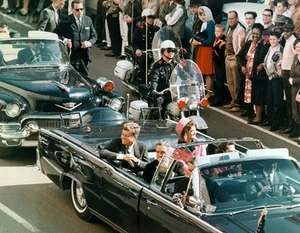 FOTO 8x10 asesinato coche Jacqueline Kennedy Onassis JFK Kennedy - Imagen 1 de 1