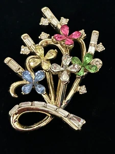 Vintage Trifari Style Flower Bouquet Pin Gold Tone - Picture 1 of 8