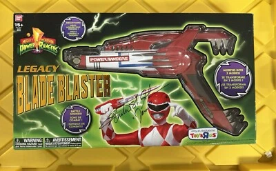 Mighty Morphin Power Rangers — Bandai Legacy Blade Blaster с автографом Остина Сент-Джона - Изображение 1 из 3