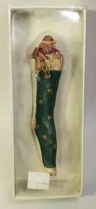 Osos Russ Berrie del pasado adorno de Navidad oso en medias verdes  - Imagen 1 de 4