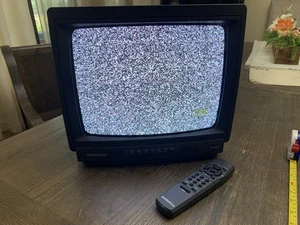 Philips Magnavox HD1305 C121 13" CRT Color Box Television TV for Retro Gaming - Picture 1 of 23