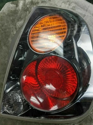 2002 2003 2004 NISSAN ALTIMA PASSENGER'S SIDE TAIL LIGHT OEM - Image 1 of 2
