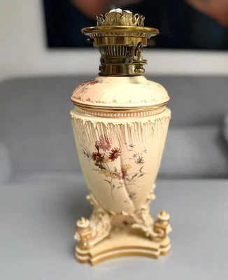 Lámpara de aceite de porcelana rubor Royal Worcester finales del siglo XIX Hinks quemador dúplex SIN ACEITE Foto 1 de 4