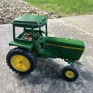 Vintage Early 70s John Deere Tractor 1/16 Scale Ertl 512-7214 A - Picture 1 of 10