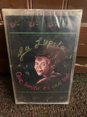 La Lupita Que Bonito es Casi Todo Cassette (Caifanes Santa Sabina Fobia) Foto 1 de 2