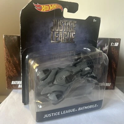 HOT WHEELS BATMOBILE JUSTICE LEAGUE NEW ON CARD 1:50 - Image 1 of 3