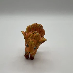 Tomy Pokemon Vulpix 2"" Minifigur CGTSJ 1999 Nintendo Vintage beschädigt - Bild 1 von 8