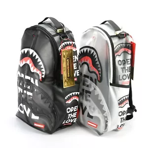 Sprayground Shark OPEN THE LOVE Vinyl Rucksack Unisex für Macbook Laptop - Bild 1 von 23