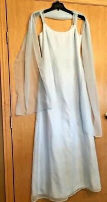 Vestido largo de noche formal Jordan azul claro para damas de honor 7/8 de alto + envolvente Foto 1 de 4