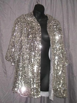 Chaqueta vintage para mujer talla S/M con lentejuelas plateadas de Gladys Bowie-Young Foto 1 de 4