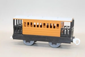 Thomas & Friends Henrietta 2002 vagón de pasajeros tren motor Tomy - Imagen 1 de 6