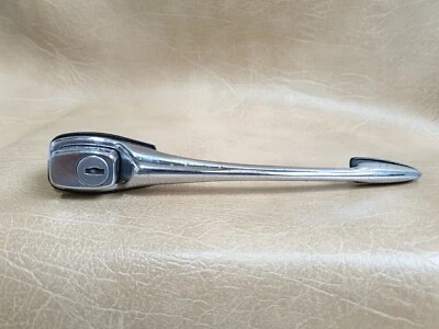 Manija puerta Fiat 124 Spider 1800, pasajero, original, principios de 1978 y anterior. Foto 1 de 4