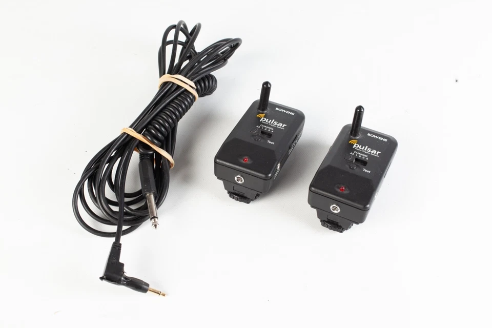 Bowens Pulsar RX/TX Radio Flash Triggers x 2.    Multi Channel Radio Trigger Kit - Image 1 of 4