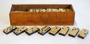 Dominó Antiguo - Hueso y Ébano - Caja de Madera Original, Sin Tapa, 44 piezas Azulejos, 1.75" x 1" - Imagen 1 de 9