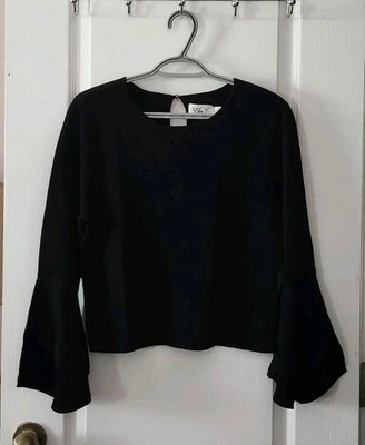 Blusa Eliza J Para Mujer Negra Manga Campana Top Ojo de Cerradura Elastizada Rayón Talla L  Foto 1 de 4